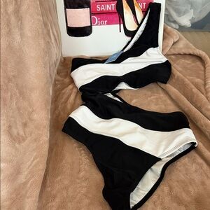 Cupshe Black One-Shoulder Swimsuit